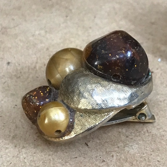 Vintage Signed ART Clip On EArrings Gold Tone Pearl Rhinestone Beads Shells Bow - Picture 6 of 12